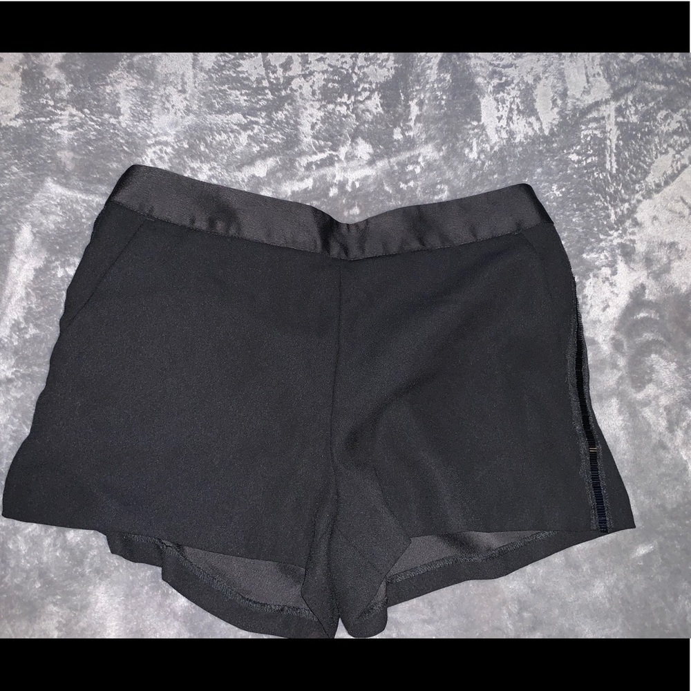 Express Shorts elegant 001
